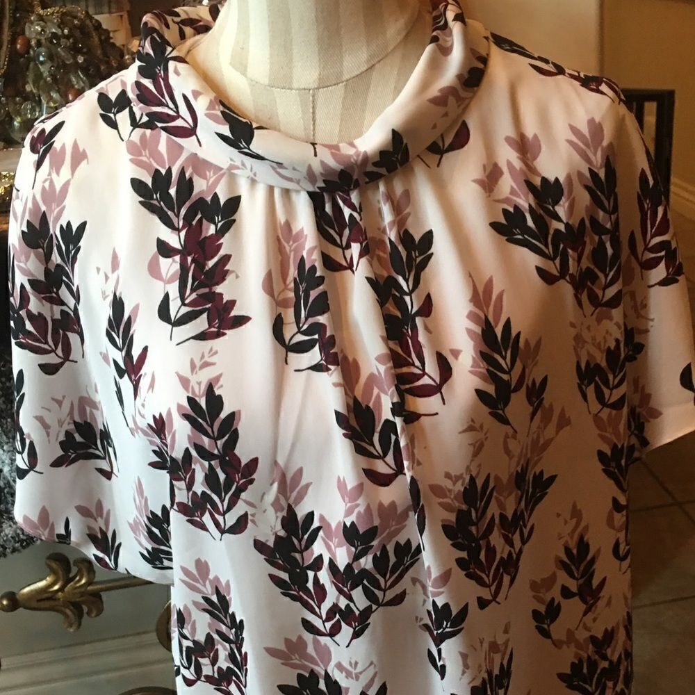 VINCE CAMUTO Blouse!